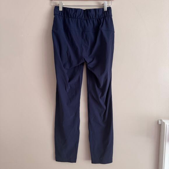 Lululemon On The Fly Pant Navy Blue Travel Lounge Pants Size 2 W5BLPS - Picture 2 of 4